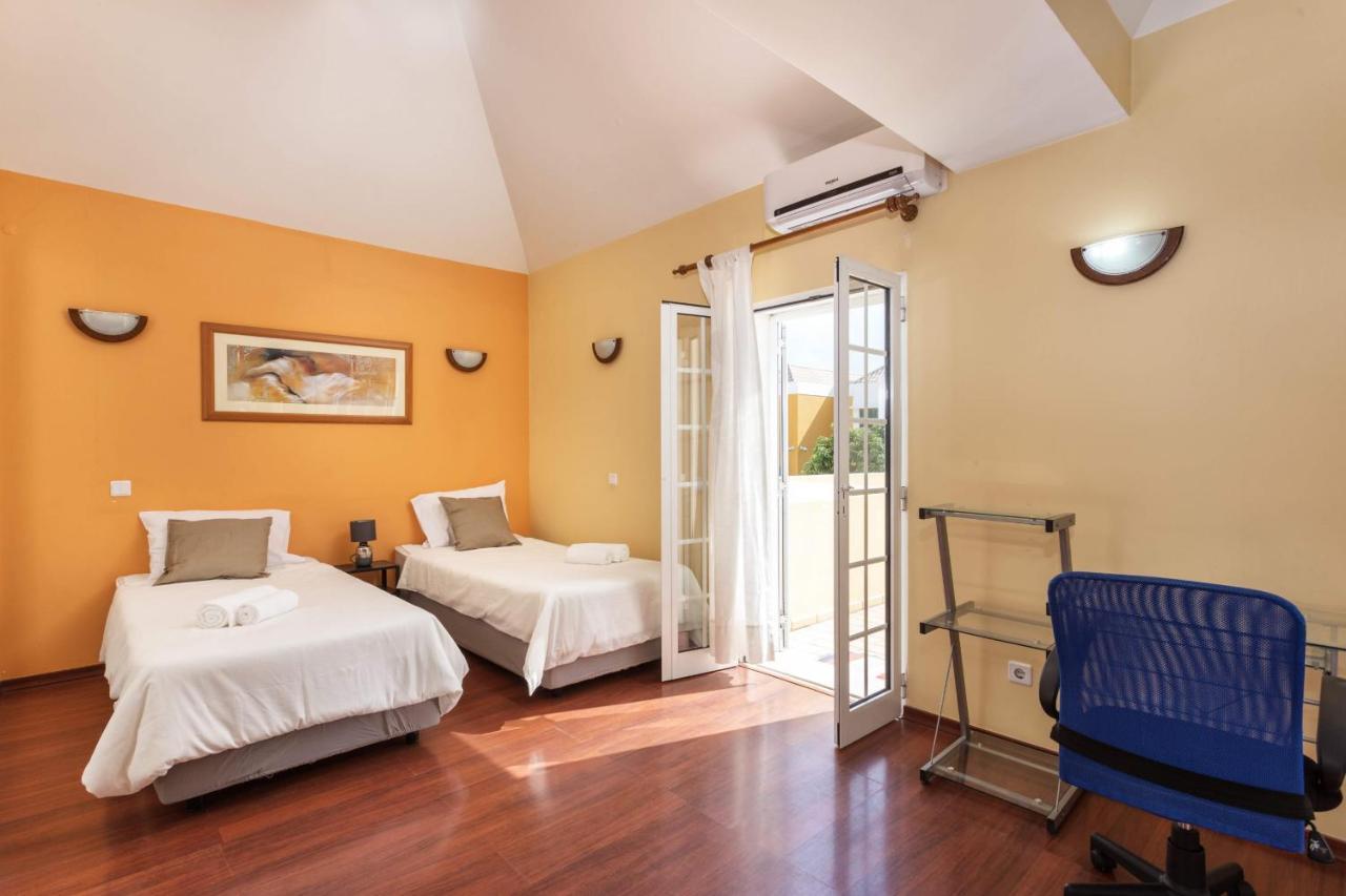 Family Meeting Point - V3 - Faro Villa ภายนอก รูปภาพ