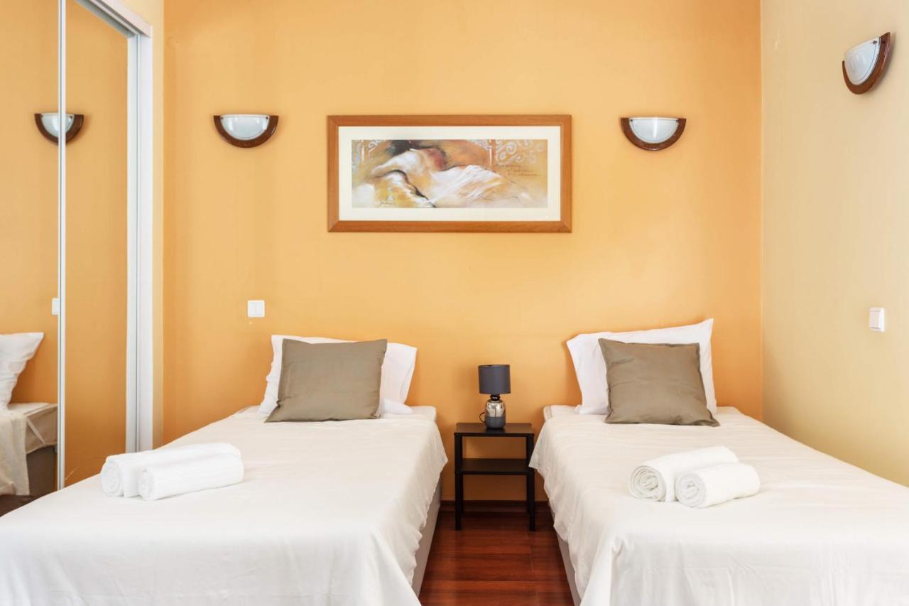 Family Meeting Point - V3 - Faro Villa ภายนอก รูปภาพ